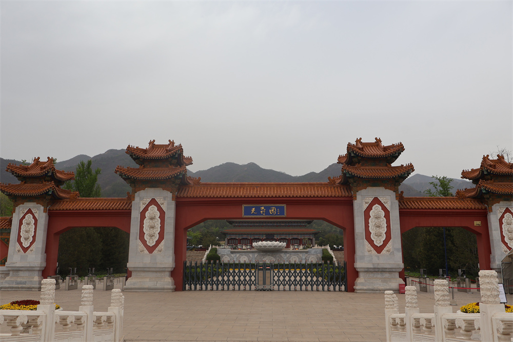 天寿陵园环境图